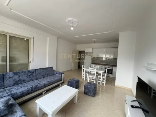 Tirane, jap me qera apartament 2+1+Ballkon Kati 3, 105 m² 350 € (Rruga e Dajtit)