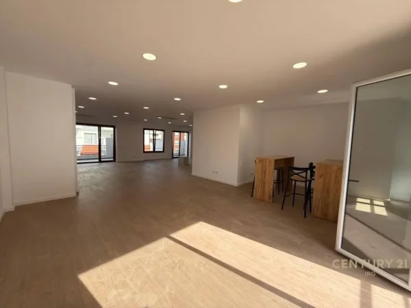 Tirane, jepet me qera zyre Kati 6, 180 m² 2.500 € (Delijorgji)