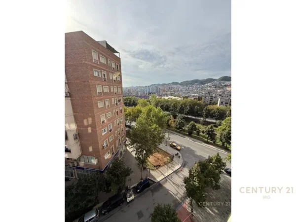 Tirane, jepet me qera zyre Kati 6, 180 m² 2.500 € (Delijorgji)