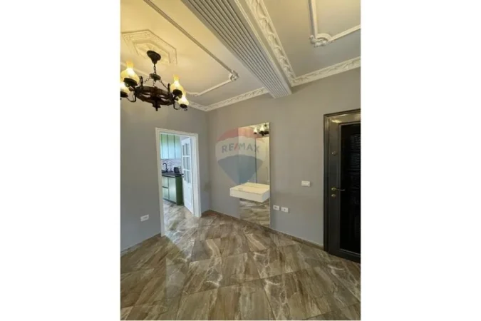 Tirane, jepet me qera apartament 2+1+Ballkon , 95 m² 950 € (Blloku)