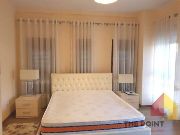 Tirane, jepet me qera Vile 3 Katshe Kati 3, 260 m² 2.500 Euro (Rruga e Vilave, Teg)
