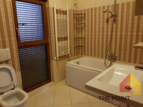 Tirane, jepet me qera Vile 3 Katshe Kati 3, 260 m² 2.500 Euro (Rruga e Vilave, Teg)