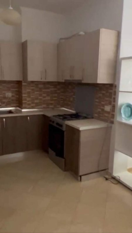 Tirane, jepet me qera apartament 3+1+BLK Kati 2, 110 m² 500 Euro (perballe Vizion Plus)