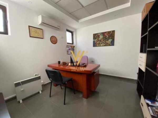 Tirane, shitet dyqan Kati -1, 315 m² 395.000 Euro (rruga e kavajes)