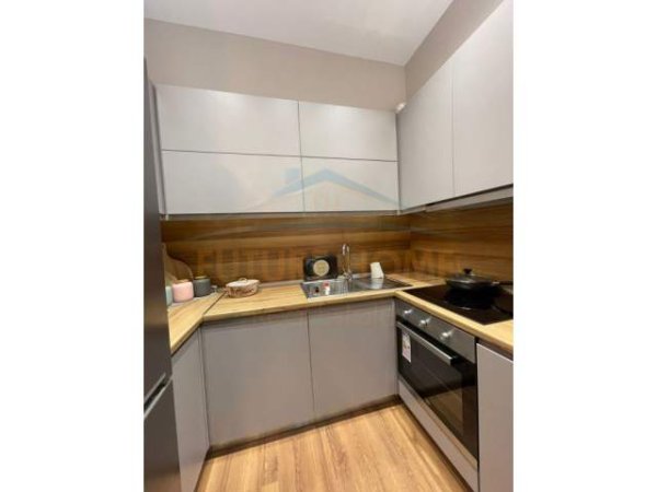 Tirane, jepet me qera apartament 2+1+BLK Kati 3, 79 m² 800 Euro (21 dhjetori square 21)