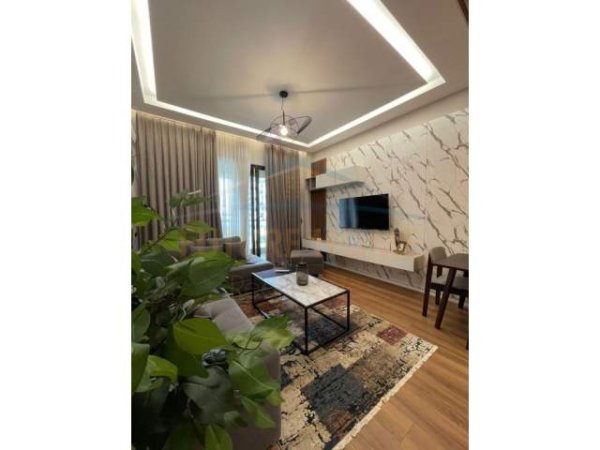 Tirane, jepet me qera apartament 1+1 Kati 3, 79 m² 800  (rruga e kavajes)