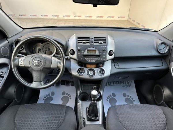 Tirane, shes makine Toyota RAV 4 Viti 2008, 7.200 Euro