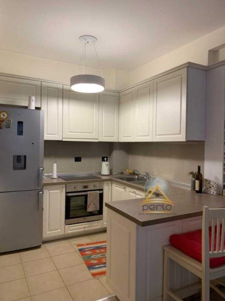 Tirane, jepet me qera apartament 2+1 Kati 2, 450 Euro (Kodra e Diellit)