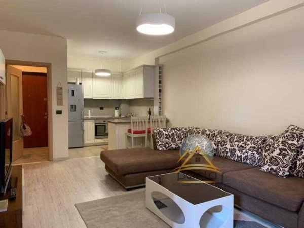 Tirane, jepet me qera apartament 2+1 Kati 2, 450 Euro (Kodra e Diellit)