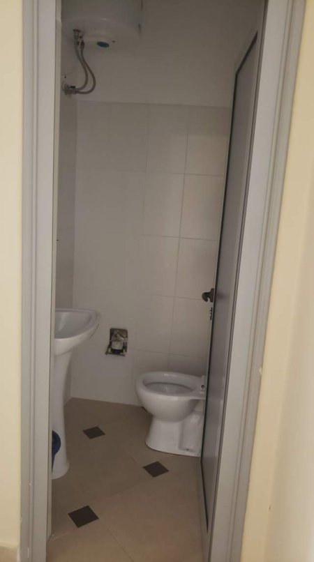 Durres, jepet me qera zyre Kati 2, 100 m² 500 Euro (Afer Gjykates, Durres)