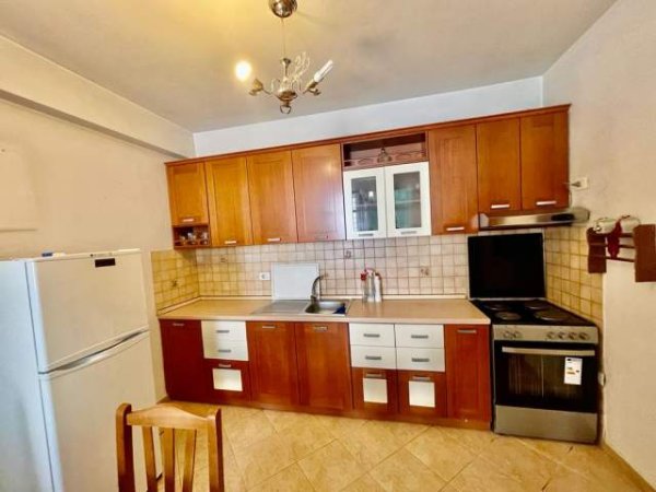 Tirane, jepet me qera apartament 1+1+BLK Kati 7, 65 m² 400 Euro (Rruga Komuna e Parisit)