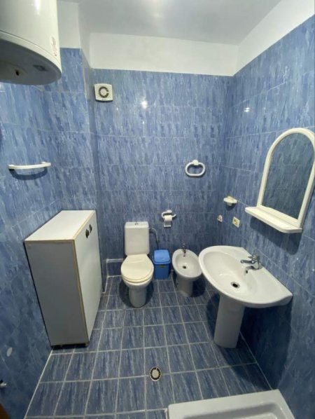 Tirane, jepet me qera apartament 2+1+BLK Kati 4, 120 m² 550 Euro (prane Kishes Katolike)