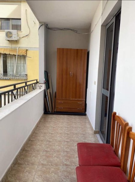Tirane, jepet me qera apartament 2+1+BLK Kati 4, 120 m² 550 Euro (Rruga e kavajes)