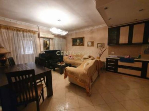 Tirane, jepet me qera apartament 2+1+BLK Kati 2, 86 m² 300 Euro (Fresku)