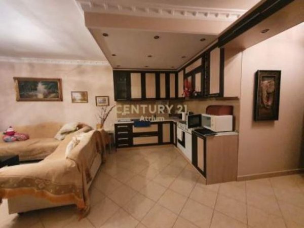 Tirane, jepet me qera apartament 2+1+BLK Kati 2, 86 m² 300 Euro (Fresku)