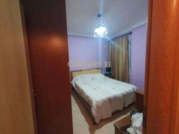 Tirane, jepet me qera apartament 2+1+BLK Kati 2, 86 m² 300 Euro (Fresku)