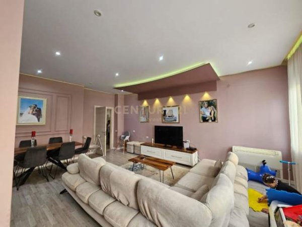 Tirane, shitet apartament 2+1+BLK Kati 11, 110 m² 125.000 Euro (Unaza e re)