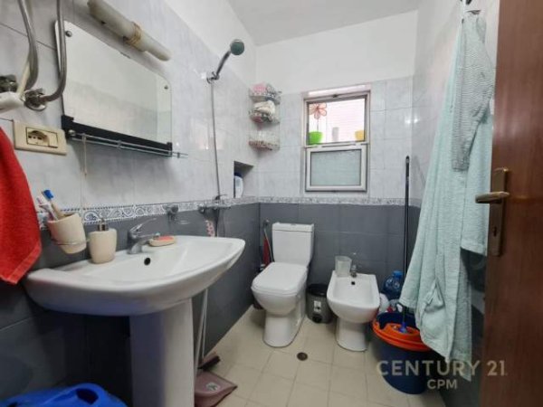 Tirane, jepet me qera apartament 1+1+BLK Kati 5, 50 m² 400 Euro (Rr. Asim Vokshi, Rruga Fortuzi)