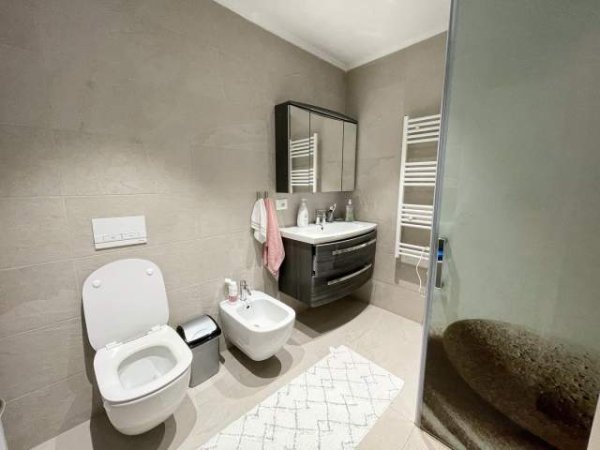 Tirane, jepet me qera apartament 2+1+BLK Kati 7, 100 m² 800 Euro (Ish Parku)