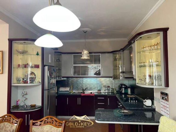 Durres, jepet me qera Vile 2 Katshe Kati 2, 900 Euro (Prane Muzeumit te Deshmoreve)