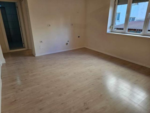 Tirane, shitet apartament 1+1 Kati 3, 44 m² 75.000 Euro (Rruga Haxhi Dalliu)