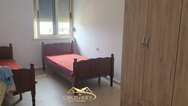 Durres, jepet me qera apartament 2+1 Kati 2, 250 Euro (Kenete)