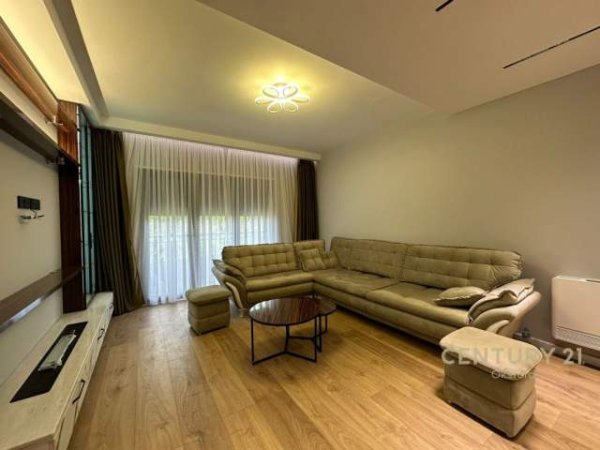 Tirane, jepet me qera apartament 2+1 Kati 2, 850 Euro