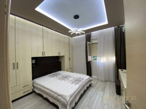 Tirane, jepet me qera apartament 2+1 500 Euro (LIQENI I THATE)