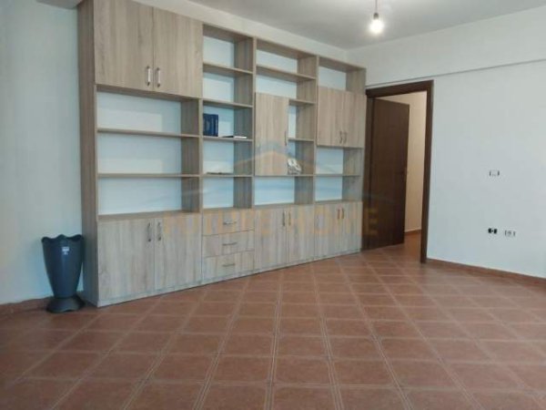 Tirane, shitet apartament 2+1+BLK Kati 3, 87 m² 89.000 Euro (Kthesa e Kamzes)