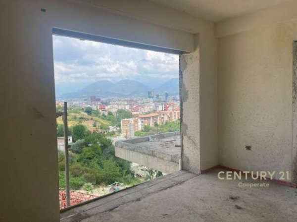 Tirane, shes 3+1 218.000 Euro