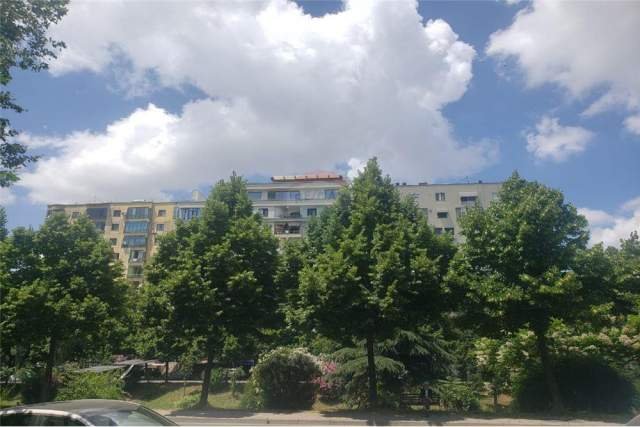 Tirane, shitet dyqan Kati 0, 127 m² 350.000 Euro (Rruga "Irfan Tomini", perballe me Uren e Nisharaku)