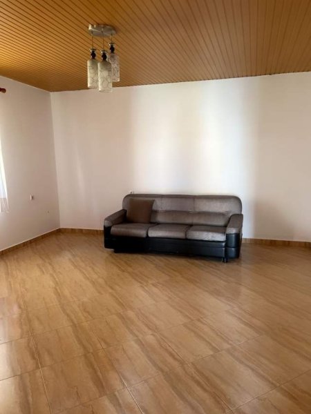 Tirane, jepet me qera apartament 90 m² 30.000 Leke