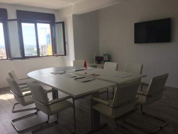 Tirane, jap me qera zyre Kati 10, 100 m² 1.300 Euro (Qender)