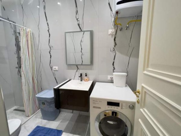 Tirane, jepet me qera apartament 2+1+BLK Kati 5, 92 m² 1.000 Euro (rruga e kavajes)