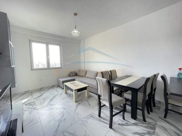 Tirane, jepet me qera apartament 1+1 Kati 9, 70 m² 350 Euro (Grand Investment)
