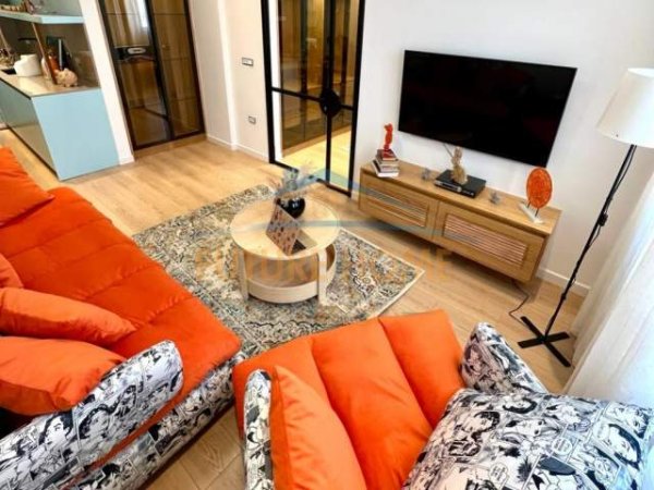 Tirane, jepet me qera apartament 1+1 Kati 7, 65 m² 650 Euro (Xhamia Tabakeve)