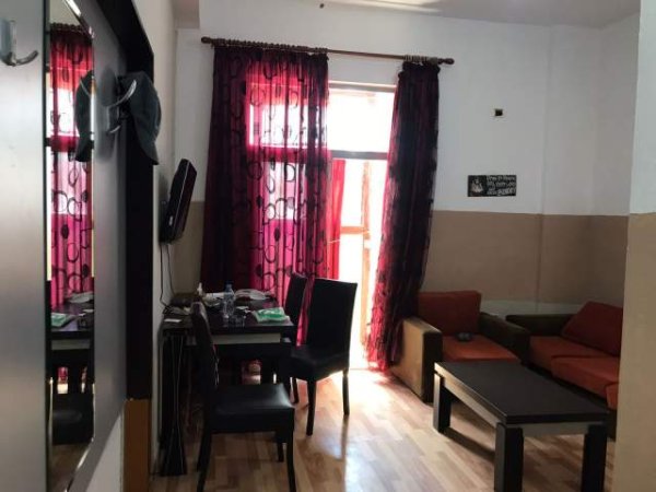 Tirane, jepet me qera apartament 1+1+BLK Kati 1, 50 m² 27.000 Leke (Rruga “Jordan Misja”)