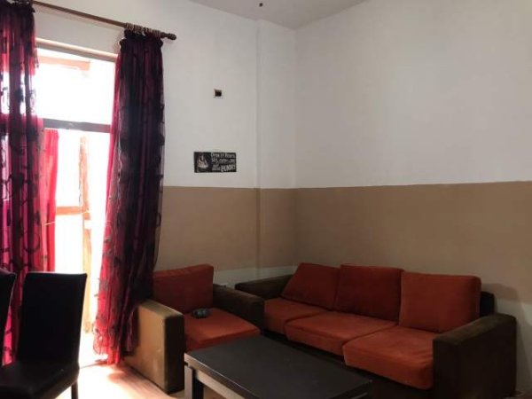 Tirane, jepet me qera apartament 1+1+BLK Kati 1, 50 m² 27.000 Leke (Rruga “Jordan Misja”)