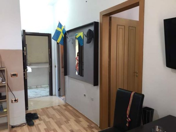Tirane, jepet me qera apartament 1+1+BLK Kati 1, 50 m² 27.000 Leke (Rruga “Jordan Misja”)