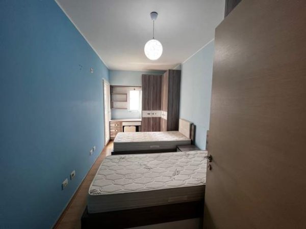 Tirane, jepet me qera apartament 2+1+BLK Kati 2, 100 m² 500 Euro (Kompleksi Magnet, Rruga Frosina Plaku)