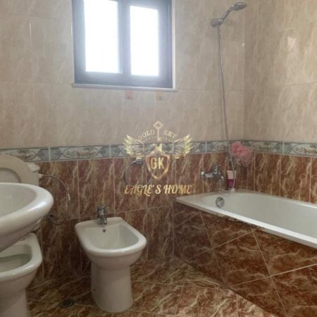 Durres, jepet me qera apartament 2+1 Kati 4, 350 Euro (Qender,Durres)