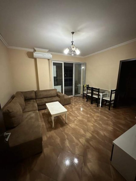 Tirane, jepet me qera apartament 2+1 Kati 4, 85 m² 400 Euro (Xhamlliku,Ish Profarma)