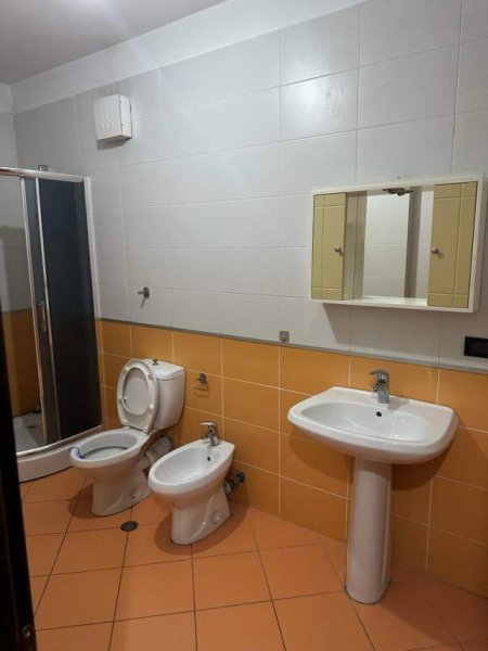 Tirane, jepet me qera apartament 2+1 Kati 4, 85 m² 400 Euro (Xhamlliku,Ish Profarma)