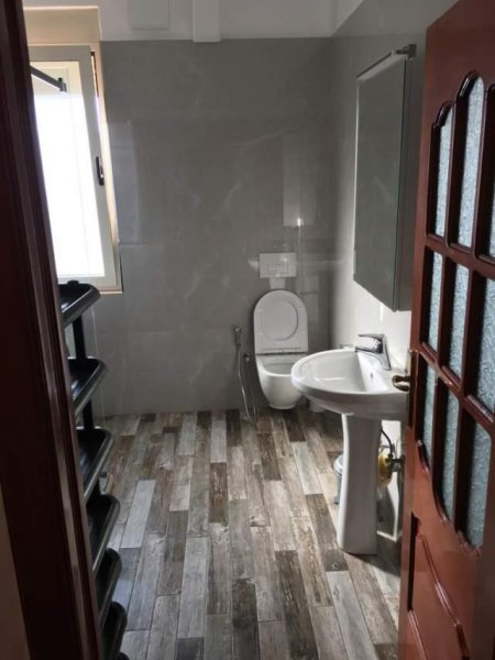Tirane, jepet me qera apartament Kati 5, 90 m² 40.000 Leke (Bulevardi Zogu 1)