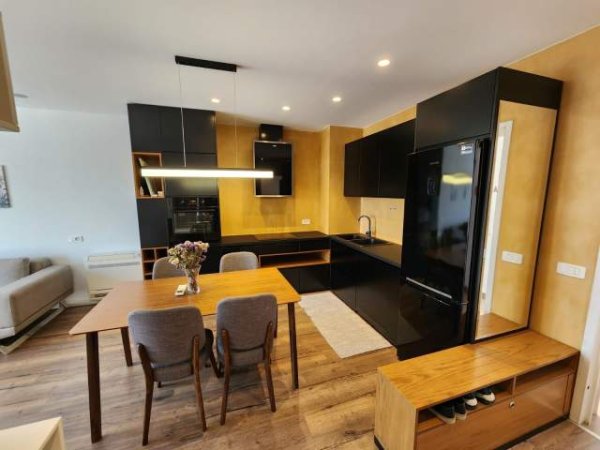 Tirane, jepet me qera apartament Kati 6, 100 m² 700 Euro (KOMPLEKSI KONTAKT)