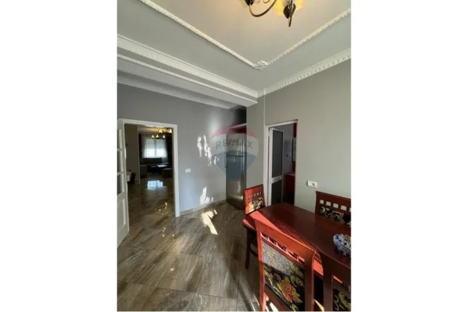 Tirane, jepet me qera apartament 2+1+Ballkon , 95 m² 950 € (Blloku)