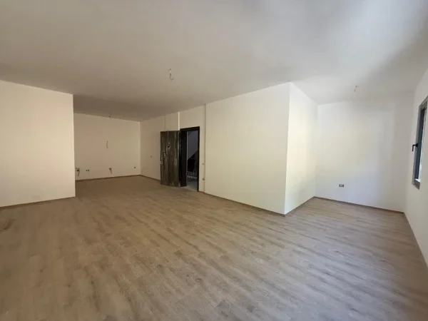 Tirane, shitet apartament 2+1+Ballkon Kati 2, 123 m² 160.810 € (Rruga e Elbasanit)