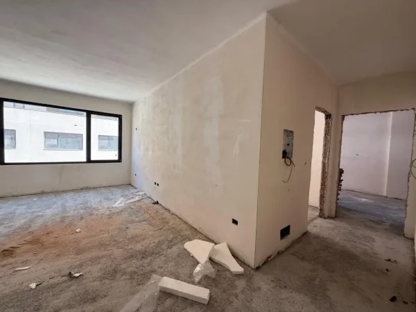 Tirane, shitet apartament 2+1+Ballkon Kati 2, 123 m² 160.810 € (Rruga e Elbasanit)