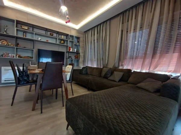Tirane, shitet apartament 2+1+Ballkon Kati 4, 102 m² 200.000 € (Ali Demi)