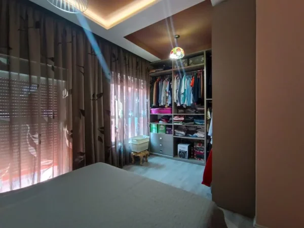 Tirane, shitet apartament 2+1+Ballkon Kati 4, 102 m² 200.000 € (Ali Demi)